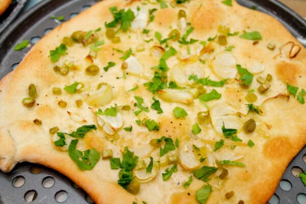 wet-garlic-pizza