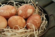 onion-dyed-eggs